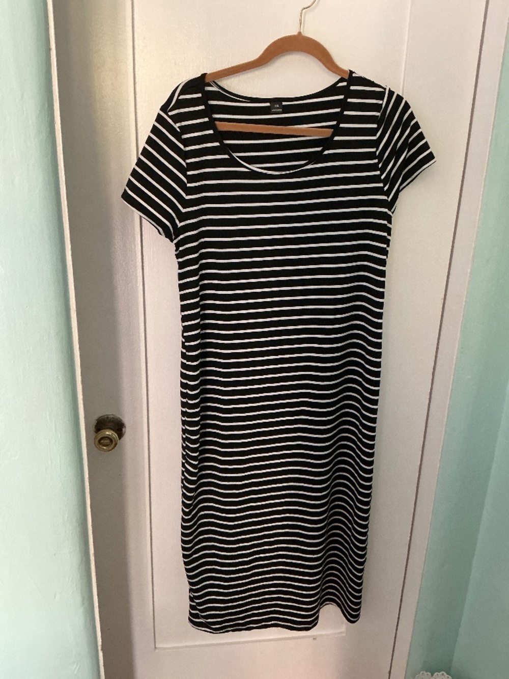 Women’s 1X Black & White Striped Midi T-Shirt Dress | Short Sleeve